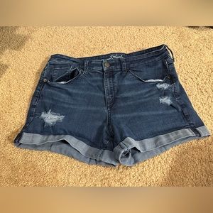 Universal Thread Shorts